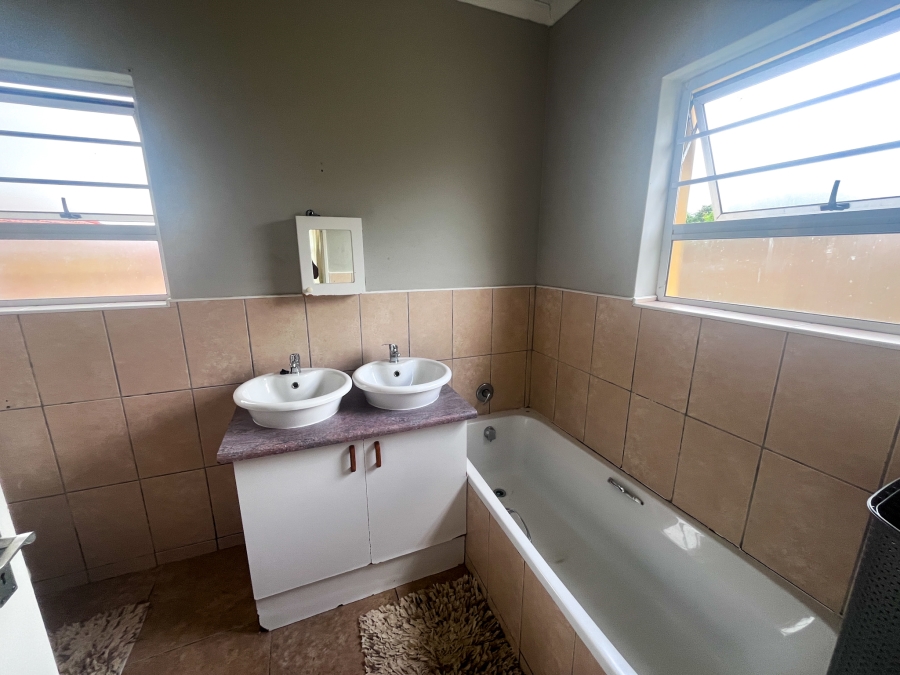 3 Bedroom Property for Sale in Beacon Bay North Eastern Cape